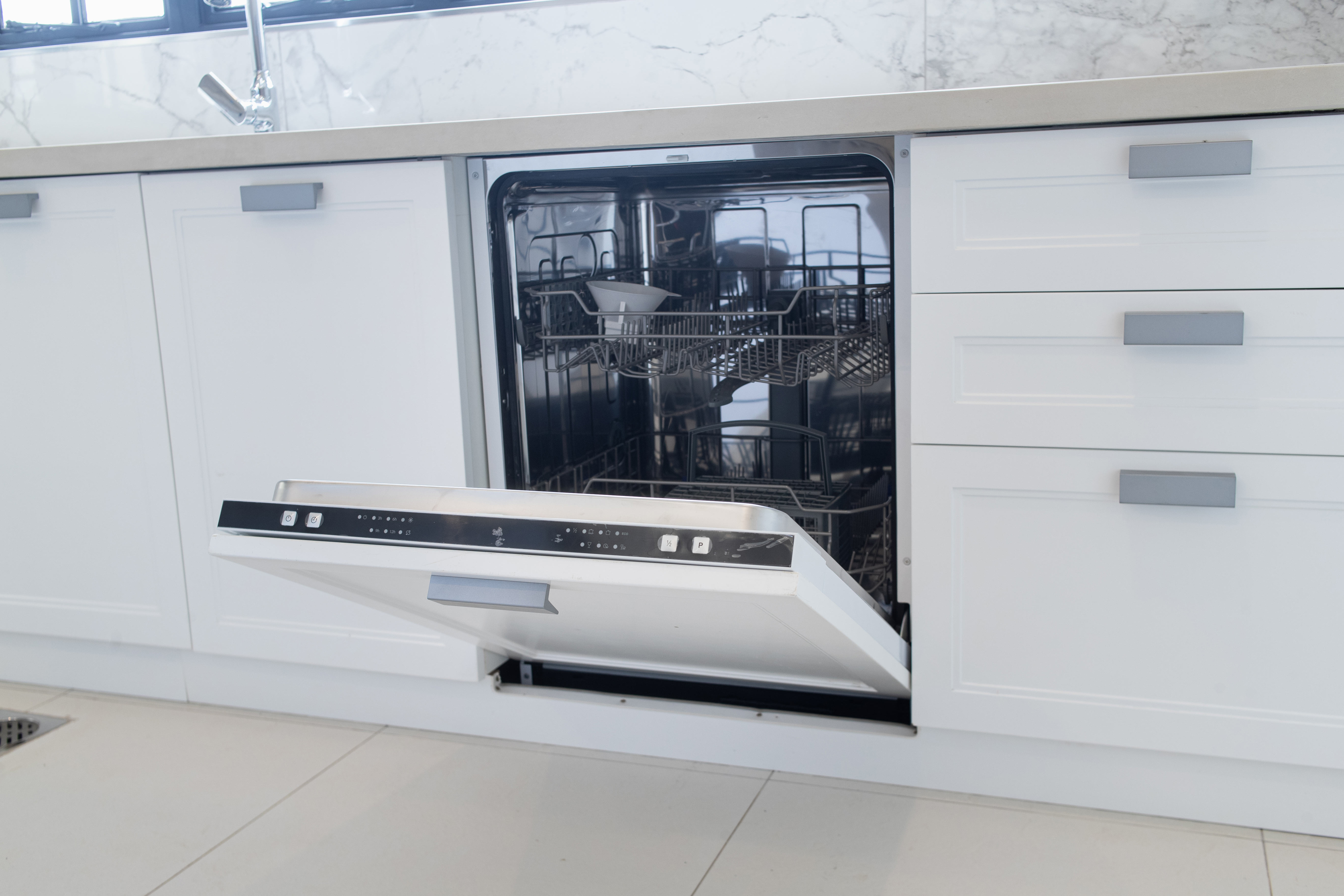 White Shaker Custom Kitchen, Nyari - Nairobi, Kenya by OPPEIN Kenya