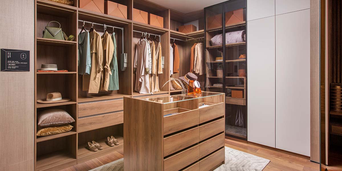 Wood Grain Melamine Walk In Closet by OPPEIN Kenya