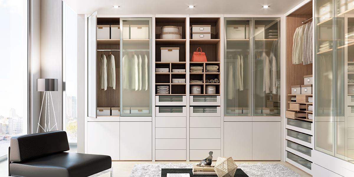 Modern Beige Lacquer Walk-in Wardrobe by OPPEIN Kenya